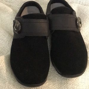 Easy Spirit Black Suede/Leather Open Back Shoe, Size 7.5